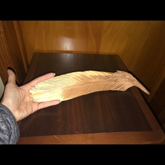 Hand carved wooden feather - Picture 3 of 5